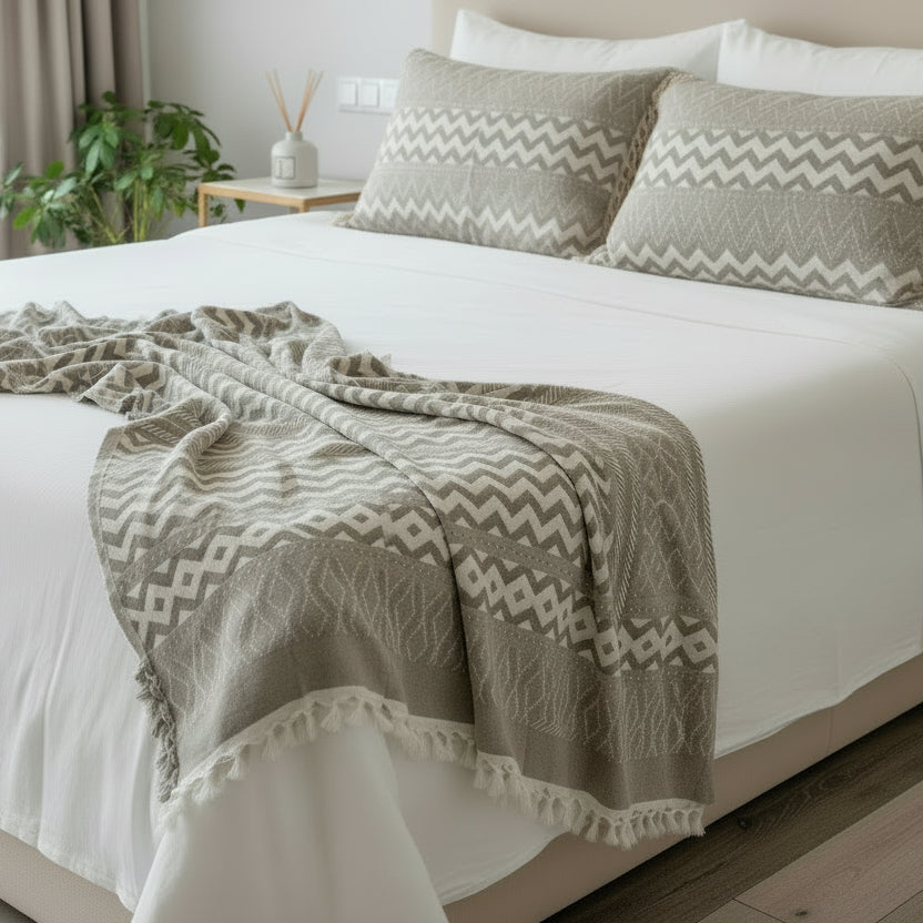 XXL Zigzag Bedspread Set with 2 Shams